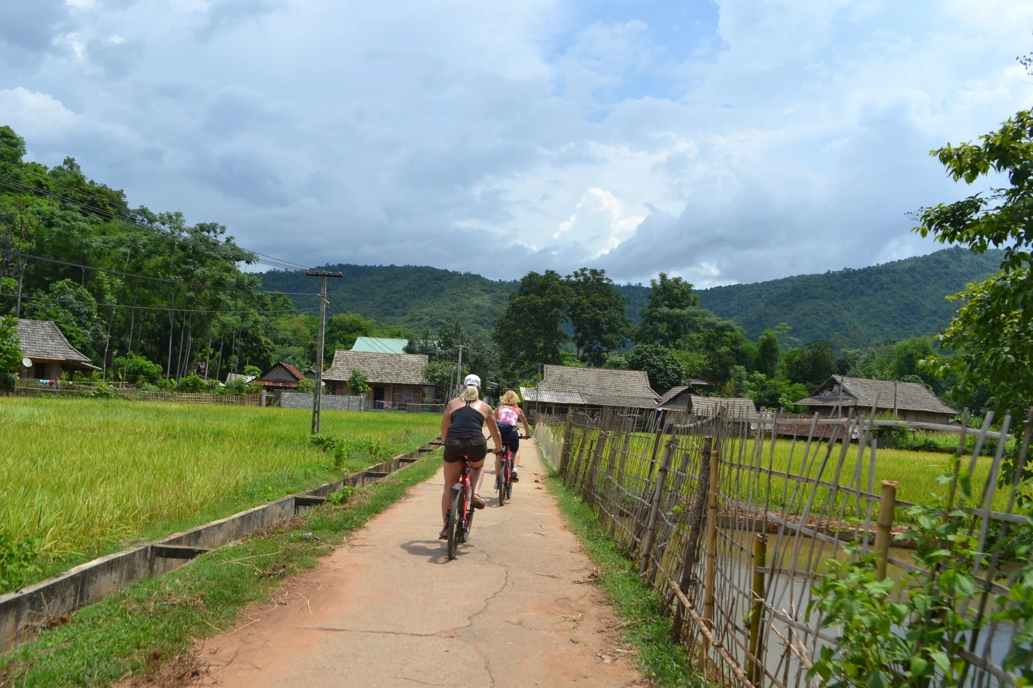 The Ultimate Guide to Cross-Border Cycling: Vietnam to Laos – A Journey of a Lifetime